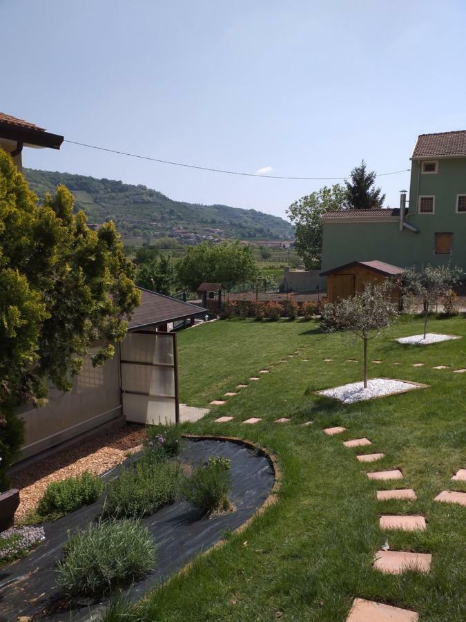 Отель La Montecchia House Montecchia di Crosara Экстерьер фото